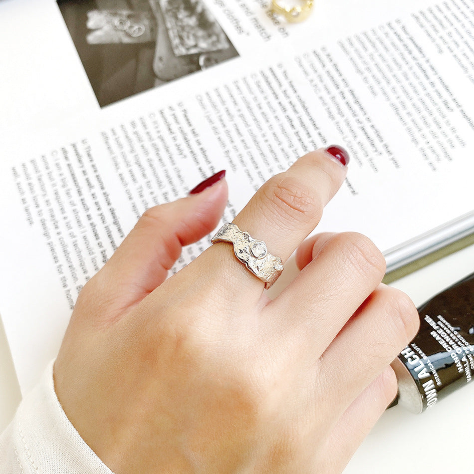 Anello in Argento Sterling S925 dalla Textura Irregolare da Donna con Design Ispirato a una Catena