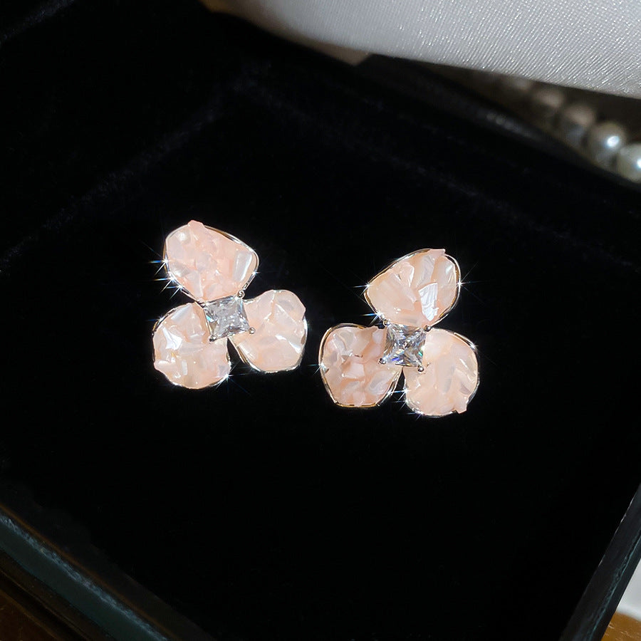 Aretes Elegantes de Concha Floral con Incrustaciones de Circón para Mujer, Accesorio de Moda de Lujo