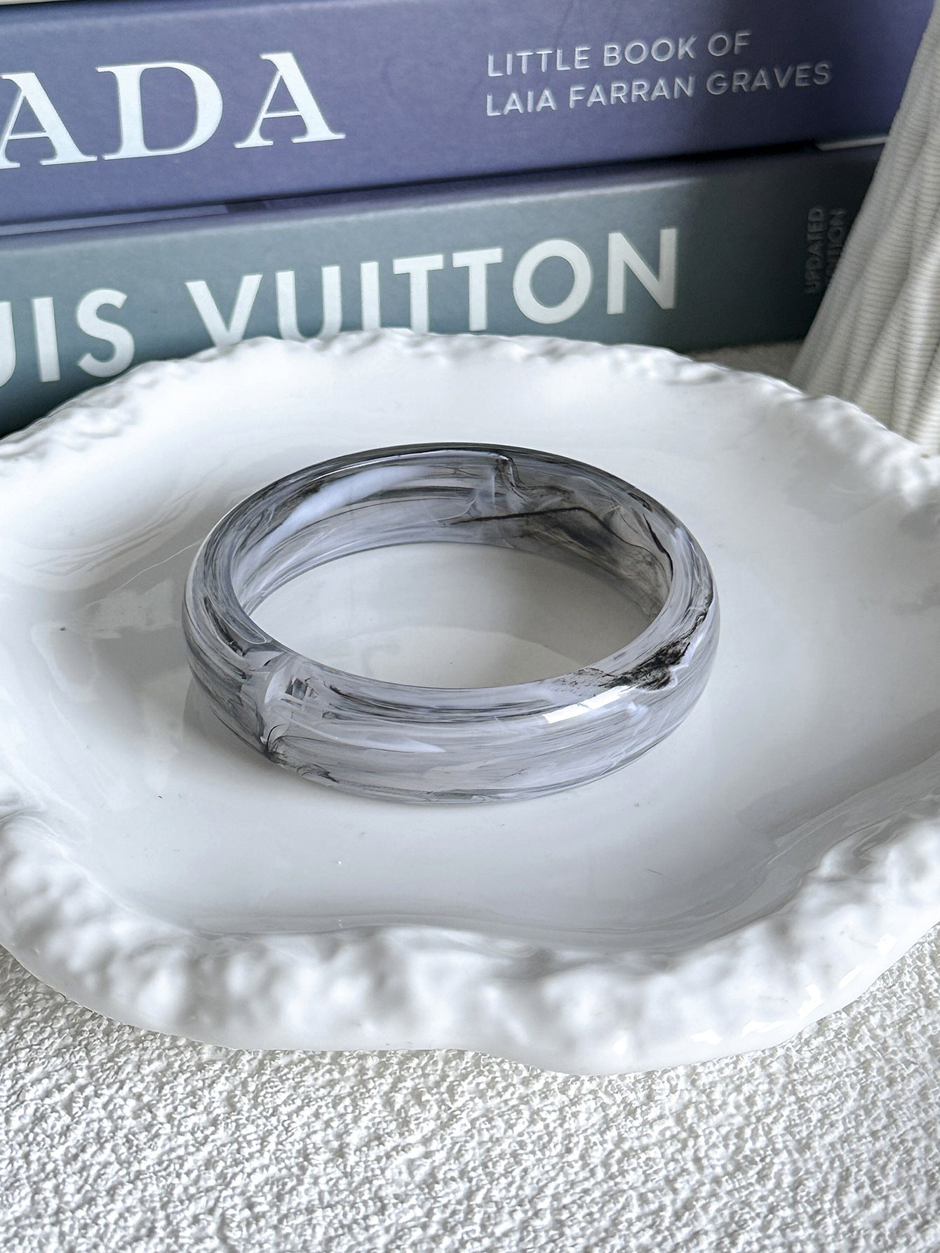 Elegant Geometric Square Resin Hammered Plated Gradient Bangle Bracelet