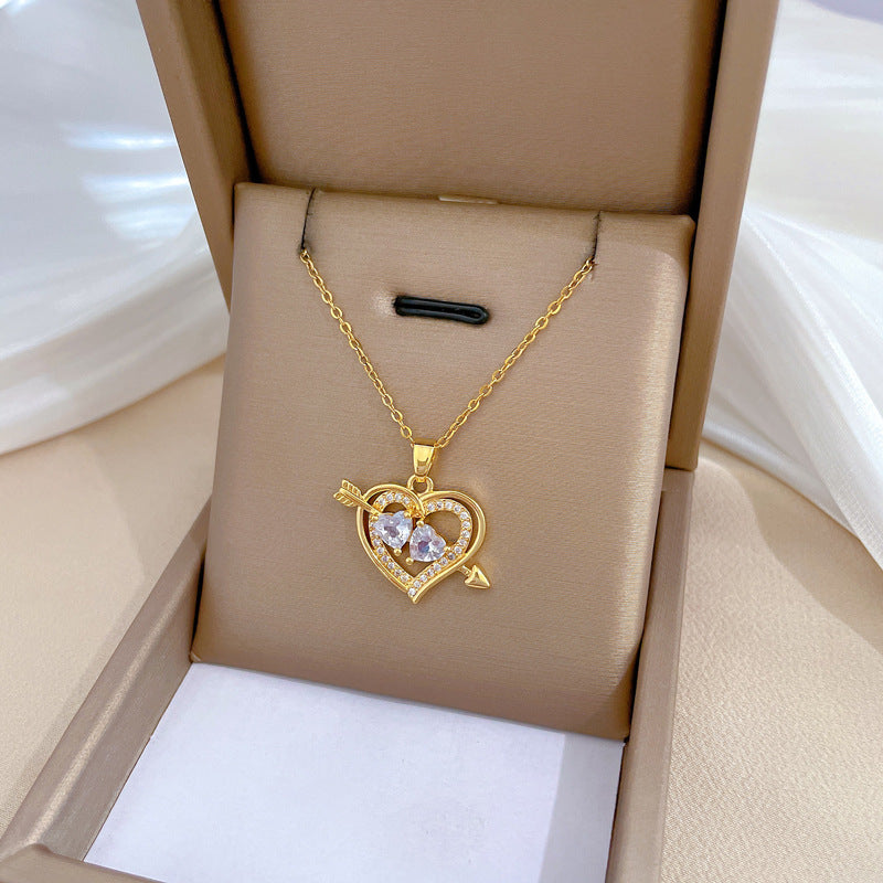 Collana pendente a cuore geometrico di lusso in acciaio al titanio da donna con intarsio di strass, delicata catena per clavicola