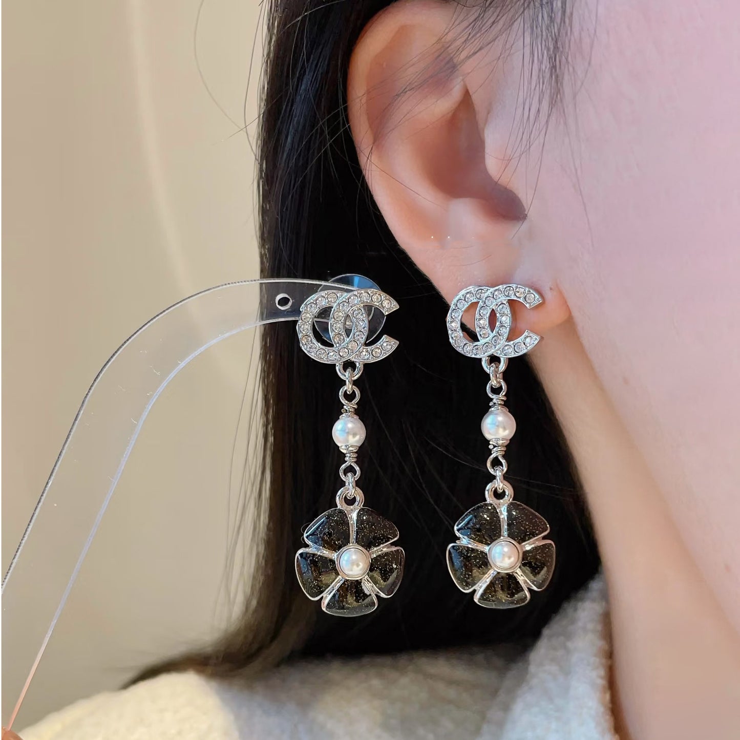 Pendientes Vintage de Latón Chapado en Oro con Flor de Camelia Esmaltada en Rosa con Postes de Plata de Ley 925 para Mujer
