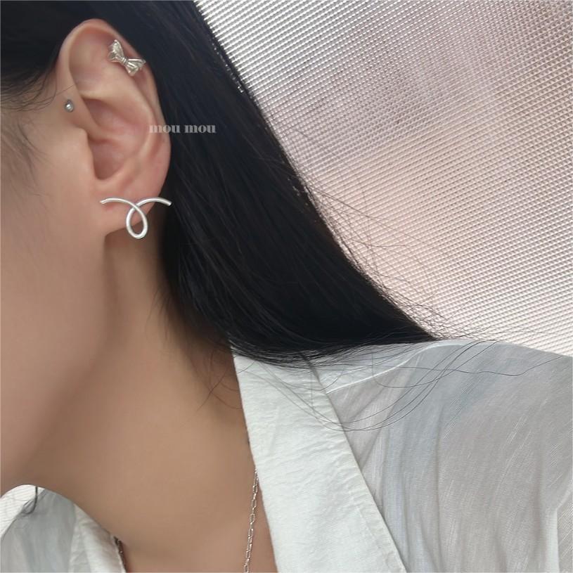 Orecchini a perno asimmetrici a linea geometrica placcati in argento sterling 925, minimalisti, con lettera, da donna