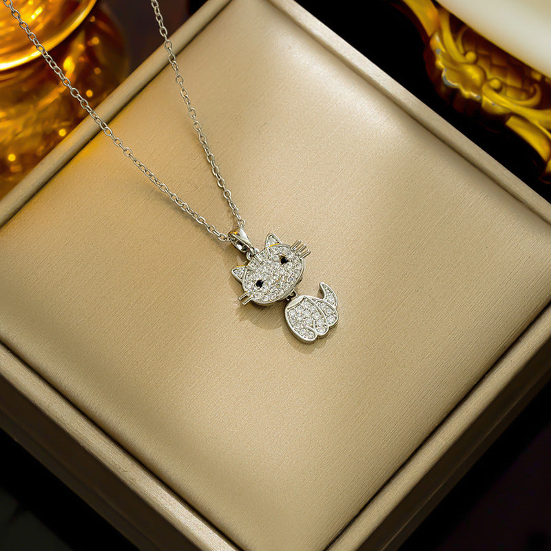 Collana pendente di lusso per gatti da donna con accenti di zirconi, corpo in acciaio al titanio, finitura in oro galvanizzato, catena a O, design a forma di animale