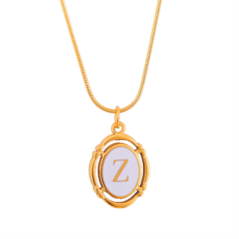 Collana con Pendente Ovale Minimalista a Forma di Lettera in Acciaio al Titanio Placcato Oro con Finitura Smaltata Unisex