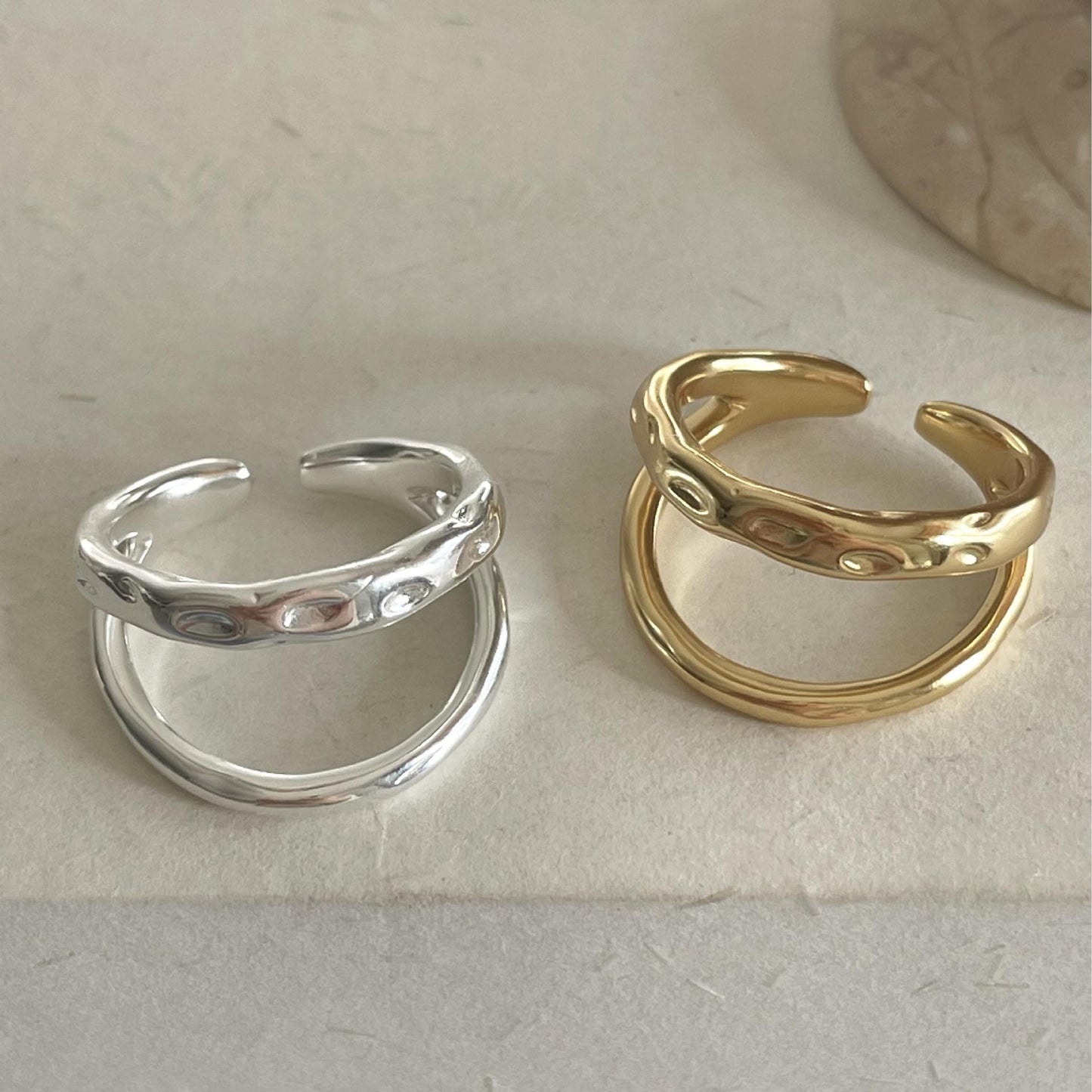 Anello da donna minimalista a linea geometrica placcato in argento sterling 925