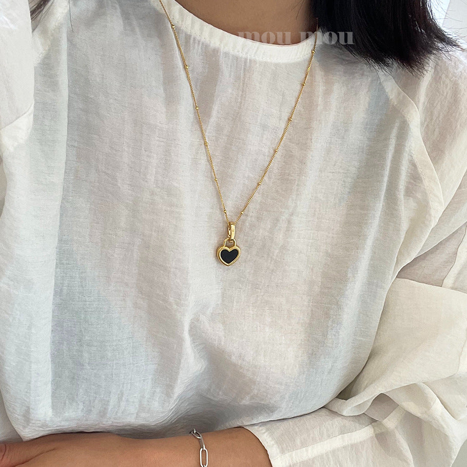 Collar con colgante minimalista de corazón de plata de ley 925 con baño de oro en cadena de serpiente
