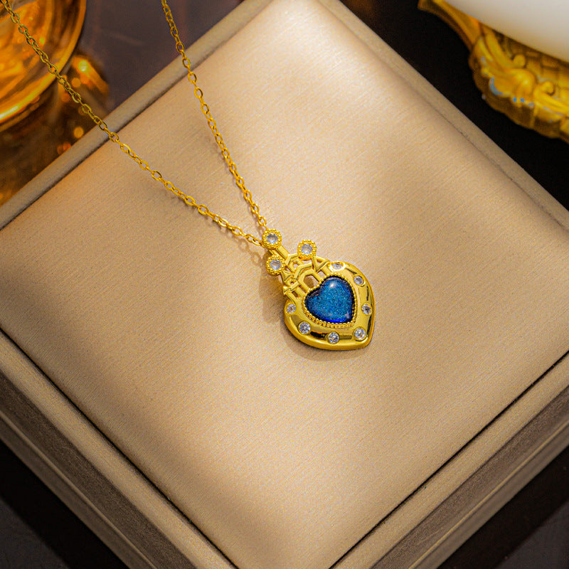 Collar con colgante de corazón de castillo geométrico minimalista para mujer en acero de titanio con chapado al vacío e incrustaciones de diamantes de imitación