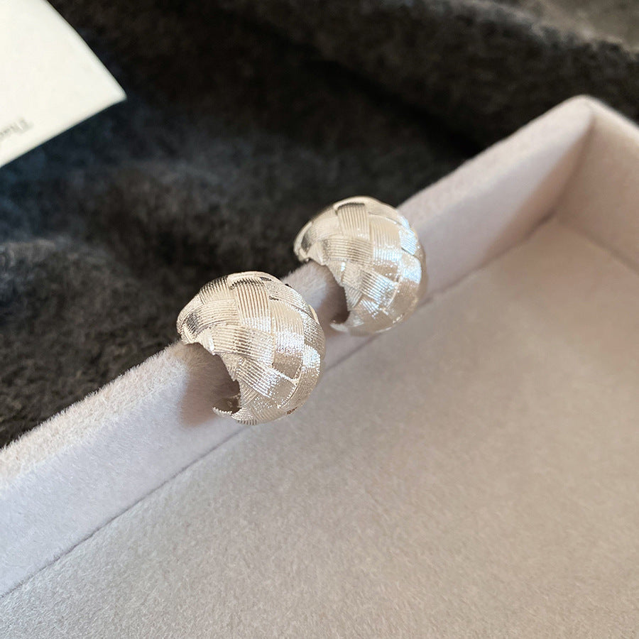 Pendientes minimalistas de metal con forma de C geométrica y acabado electrochapado para mujer