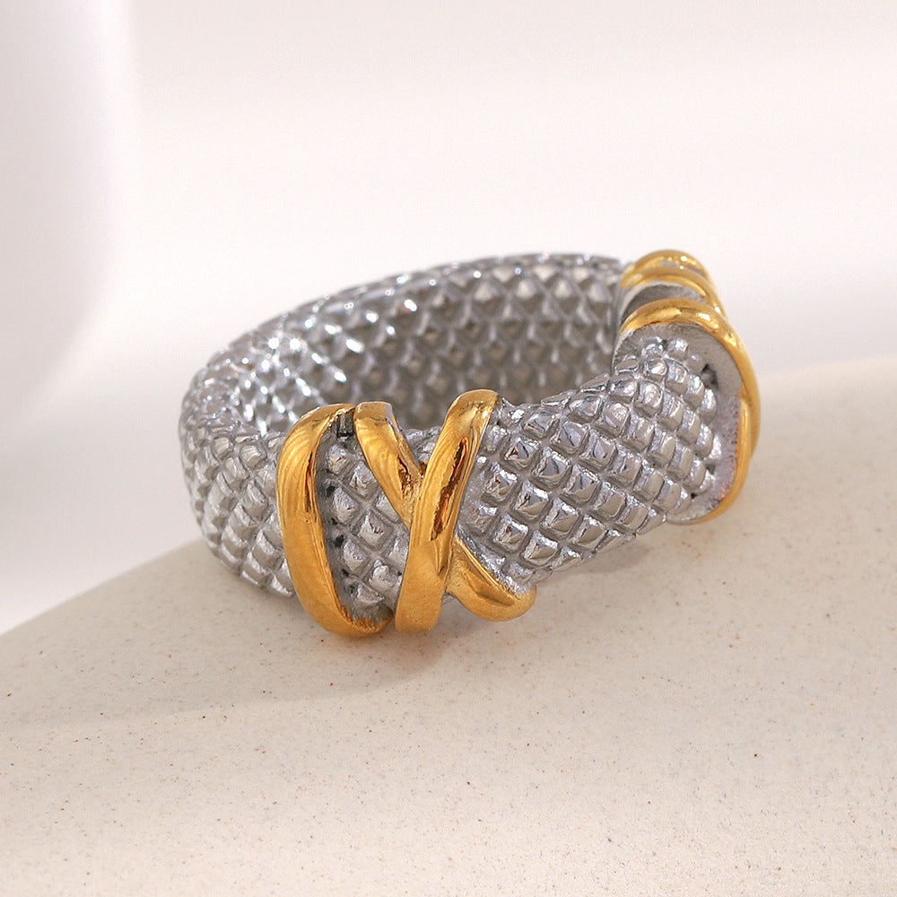 Minimalist Geometric Stainless Steel Ring with 18K Gold Plating and Scale Texture Design for Women