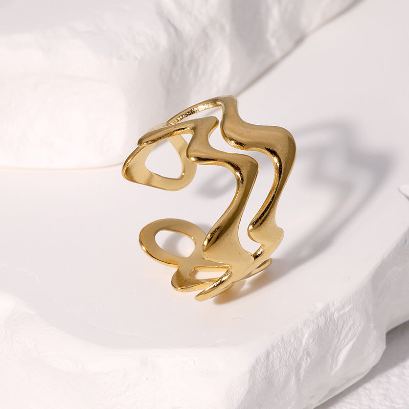 Anello da donna in acciaio inossidabile con texture a onda geometrica minimalista e finitura placcata
