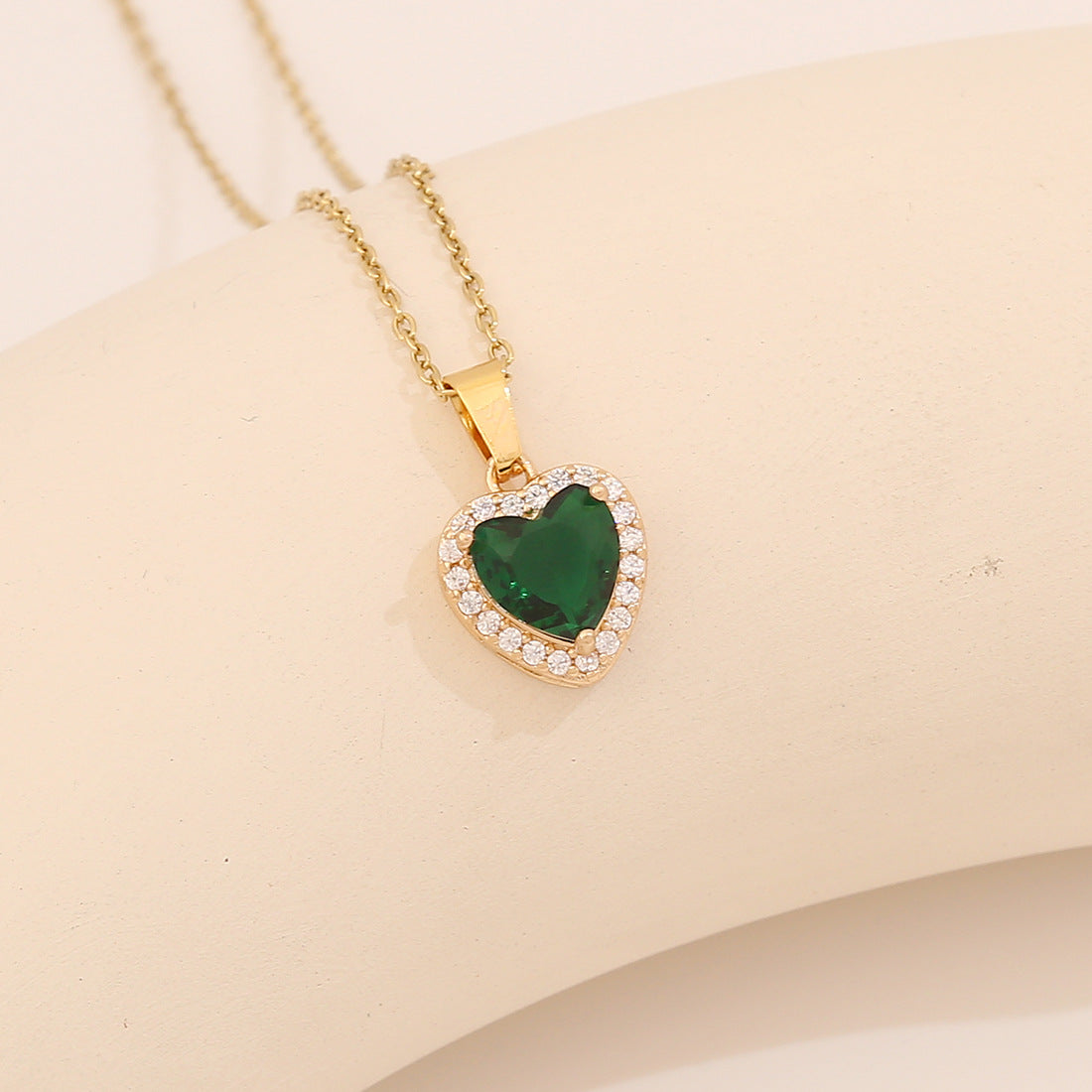 Collana con Pendente a Cuore alla Moda in Acciaio Inossidabile con Zirconi Micro-Incastonati, Catenina Clavicola Elettroplaccata