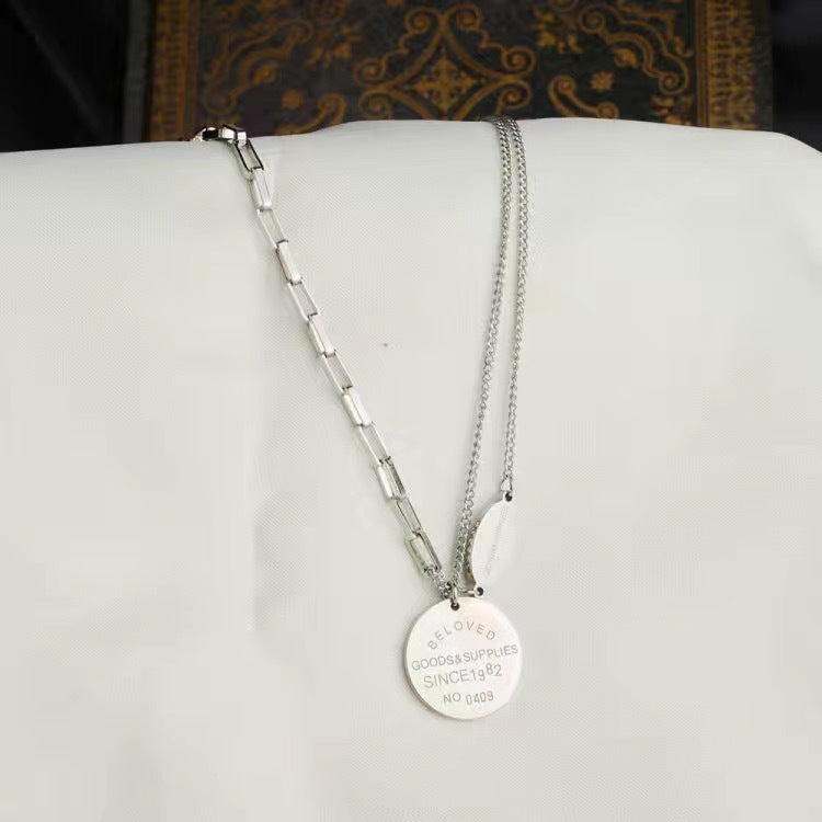 Collana con ciondolo rotondo geometrico minimalista da donna in acciaio al titanio con finitura placcata