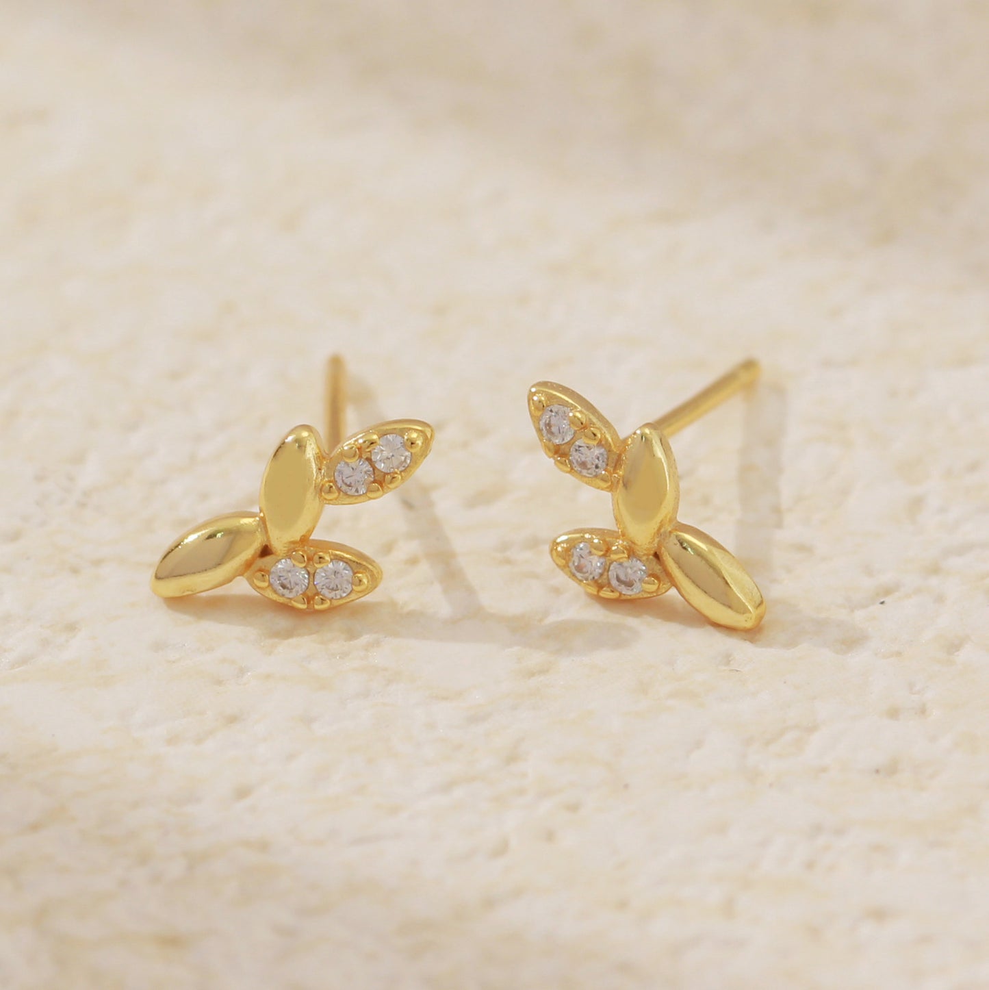 Orecchini a Perno Dolce Minimalista a Forma di Foglia in Argento Sterling 925 Placcato Zirconia Cubica per Donna