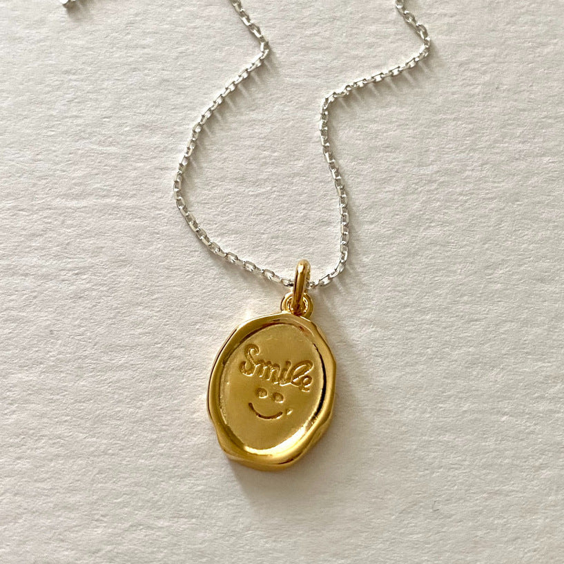 Collana con ciondolo a sorriso minimalista da donna in argento sterling 925 con finitura lucida