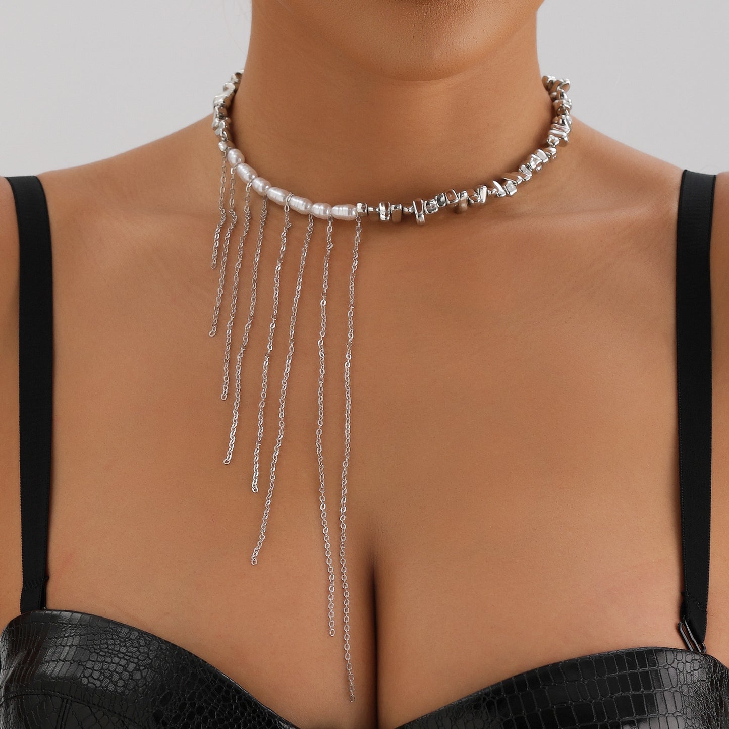 Fashion Minimalist Tassel Asymmetrical Beaded Clavicle Necklace in Geometric Shape with Alloy Pendant and Electroplated Finish