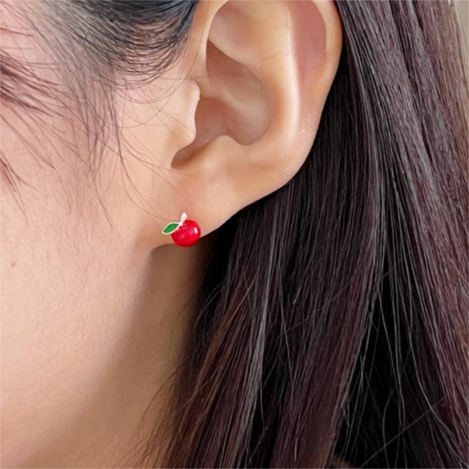 Orecchini a perno a forma di mela rossa minimalisti da donna in argento sterling 925 con finitura smaltata e forma geometrica