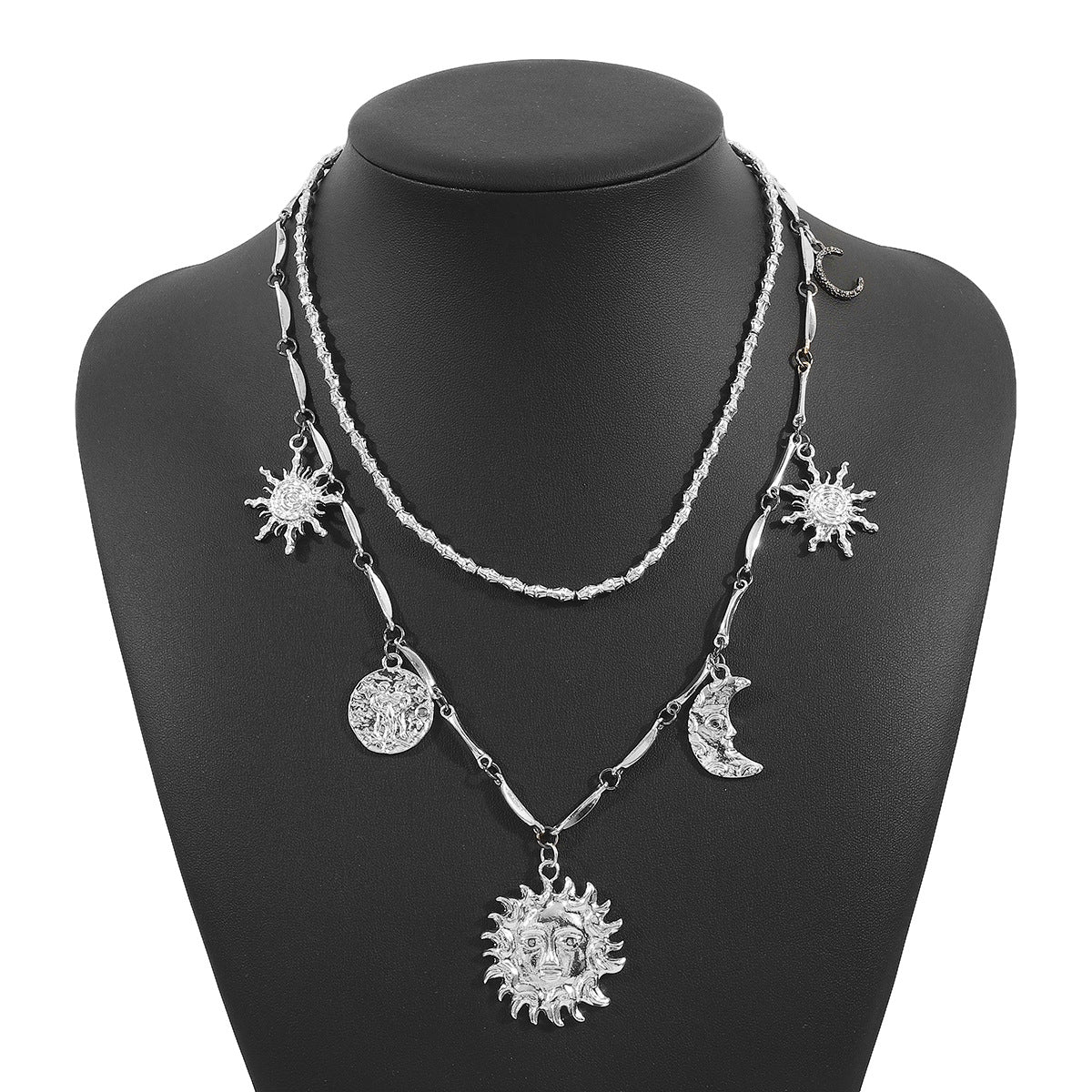 Collana da donna con ciondolo luna e stella vintage, con base in lega e intarsio di strass su catena standard