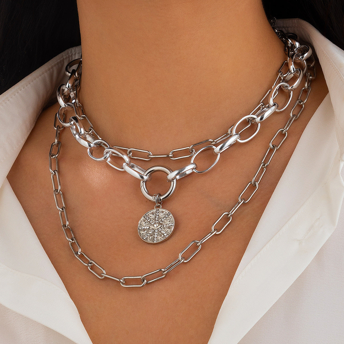 Collana con fiore a cinque petali geometrico stile Hip Hop con micro-pavé a stella, ciondolo in lega galvanizzata su catena con chiusura a moschettone in metallo