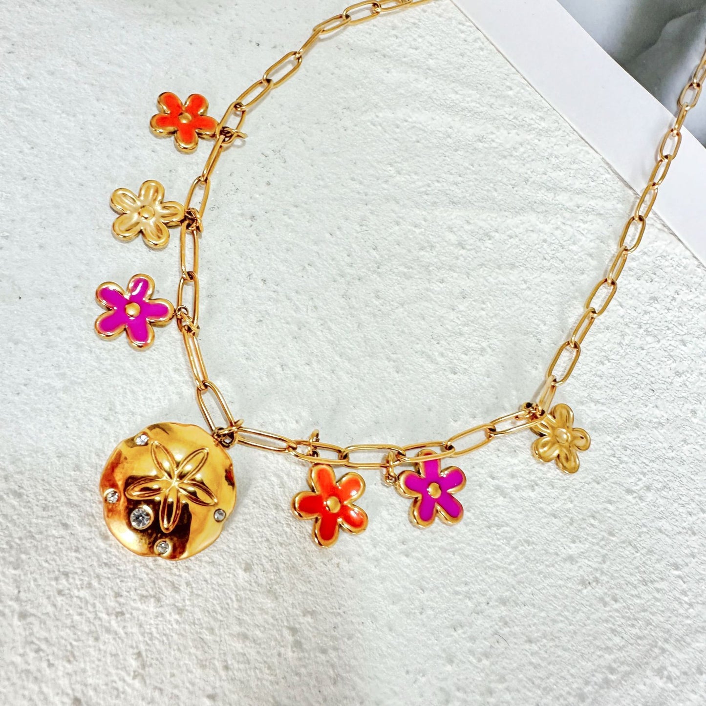 Casual 18K Gold Plated Geometric Animal Stainless Steel Pendant Necklace with Conch Element