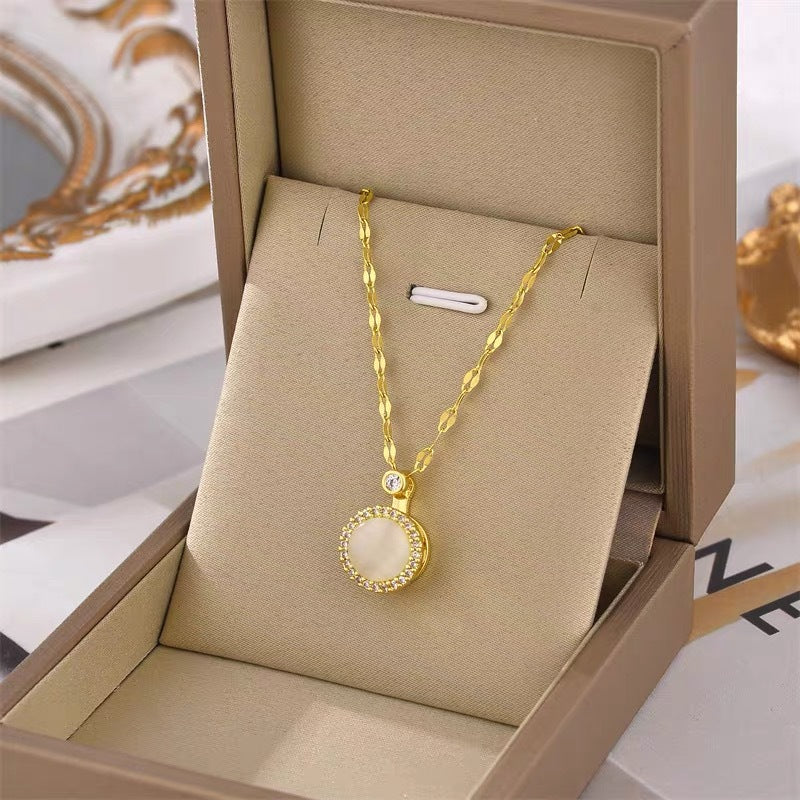 Collana girocollo minimalista da donna con pendente a occhio di gatto rotante, zirconi micro-pavé, design geometrico rotondo in acciaio al titanio con catena a croce