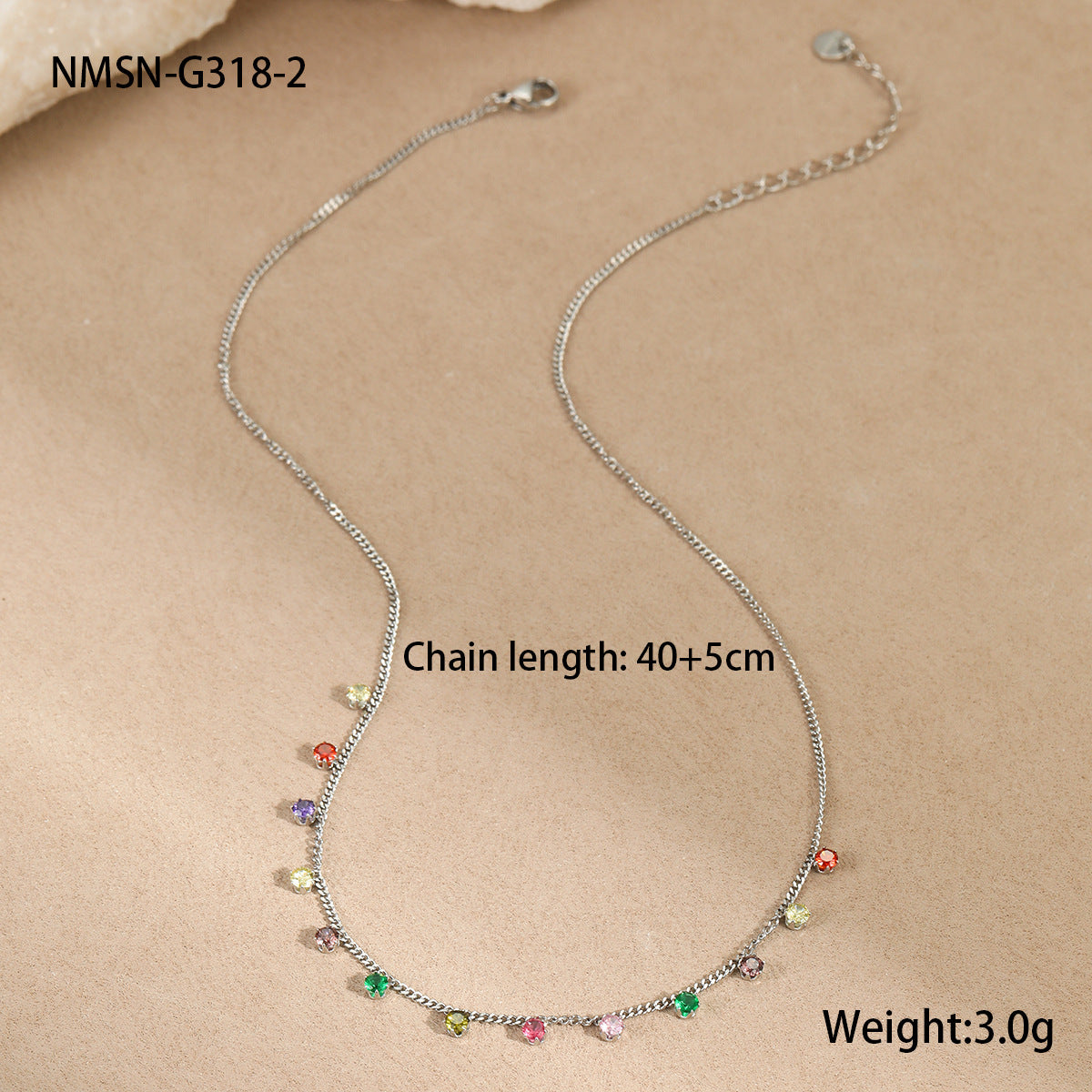 Collana da donna alla moda placcata in acciaio inossidabile con motivo geometrico, ciondolo a zircone colorato e dettagli a frange