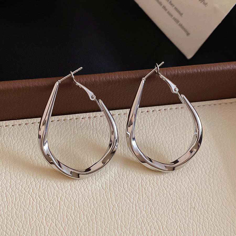 Aretes Minimalistas de Aro de Gota de Agua de Acero Bañado en Plata para Mujer con Sensación de Lujo Ligero