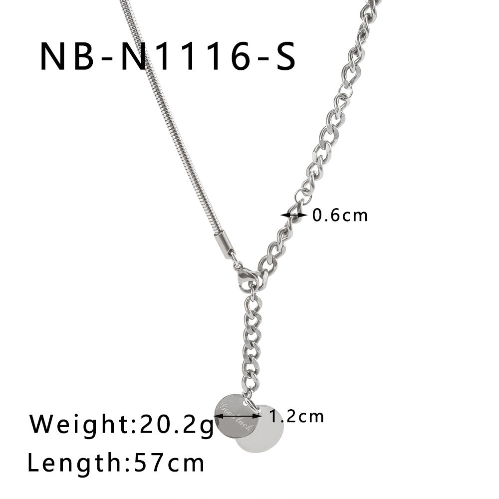 Collana Minimalista a Catena Serpentina Cubana con Ciondolo Rotondo Inciso, Corpo in Acciaio Inossidabile, Ciondolo in Acciaio al Titanio Placcato Oro 18K, Dettagli Floreali e Geometrici, Gioielli da Donna