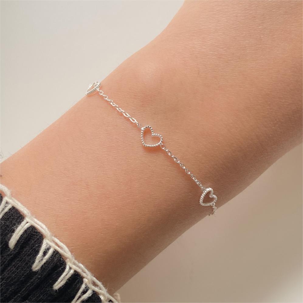 Bracciale minimalista a forma di cuore in argento sterling 925 con finitura artigianale