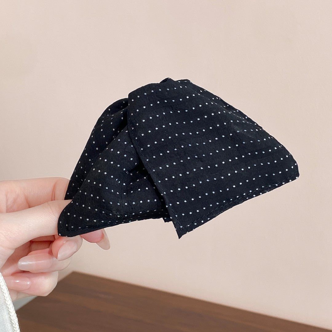 Fermaglio per capelli da donna triangolare minimalista in acrilico e tessuto con design artigianale, accessorio alla moda per pendolari