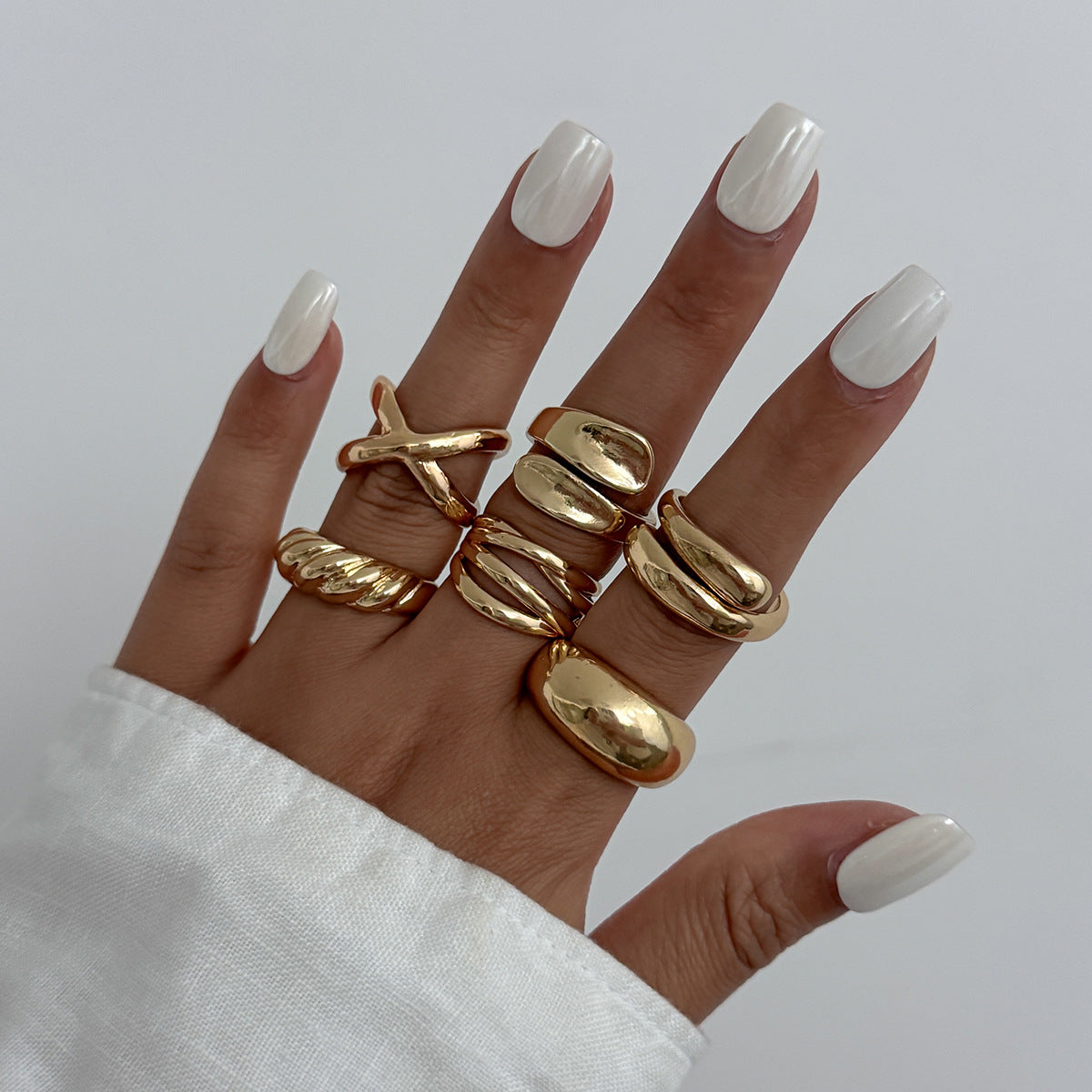 Anillo de Aleación Geométrico Irregular de Estilo Vintage con Diseño Pulido de Hilos Cruzados para Mujer