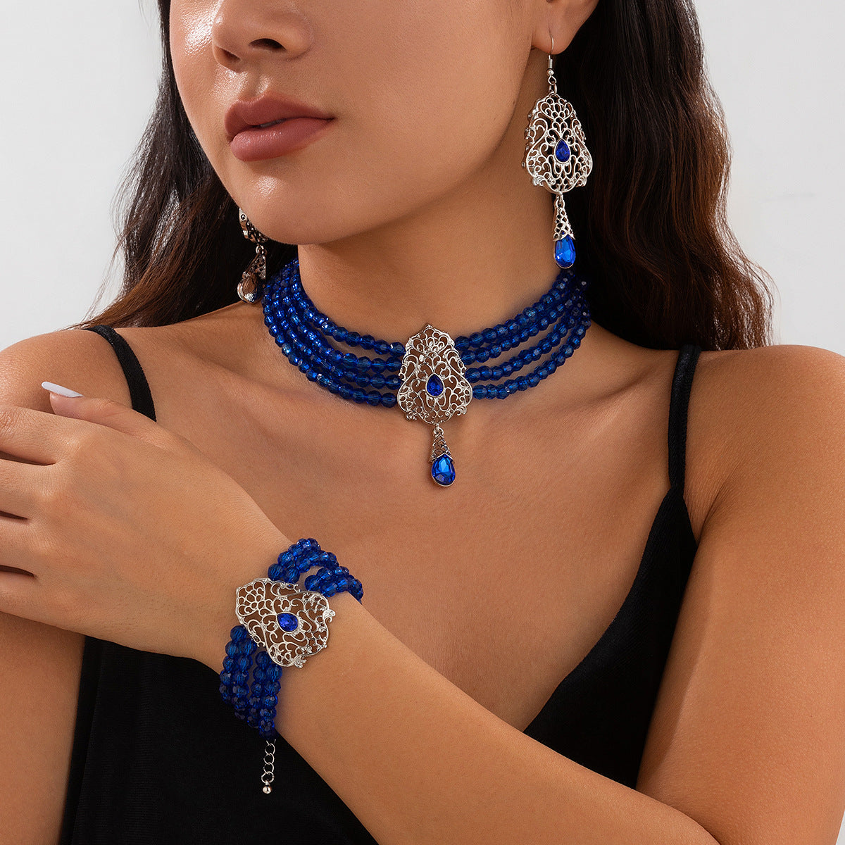Vintage French-Style Floral and Teardrop-Shaped Alloy Choker Necklace with Crystal Accents and Tassel Details for Women