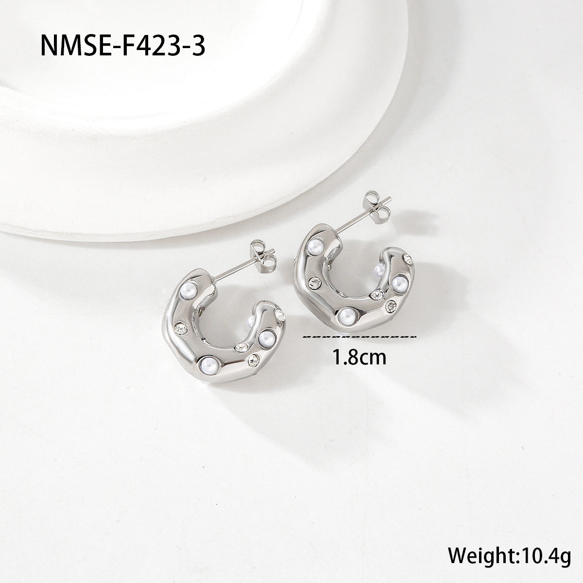 Orecchini a cerchio a C vintage in acciaio inossidabile con intarsi in zircone, finitura galvanizzata, design geometrico irregolare per donna