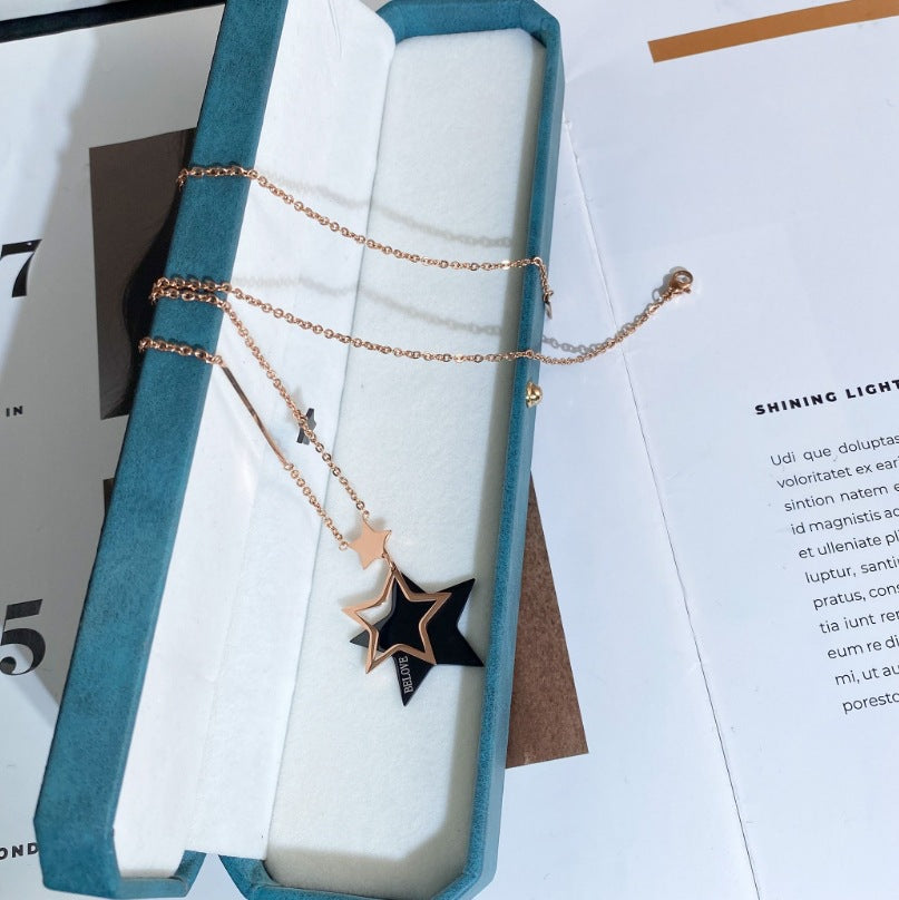 Minimalist Roman Letter Pendant Necklace in Rose Gold Plated Titanium Steel with Circular Shell Design and Double-Sided Black and White Finish