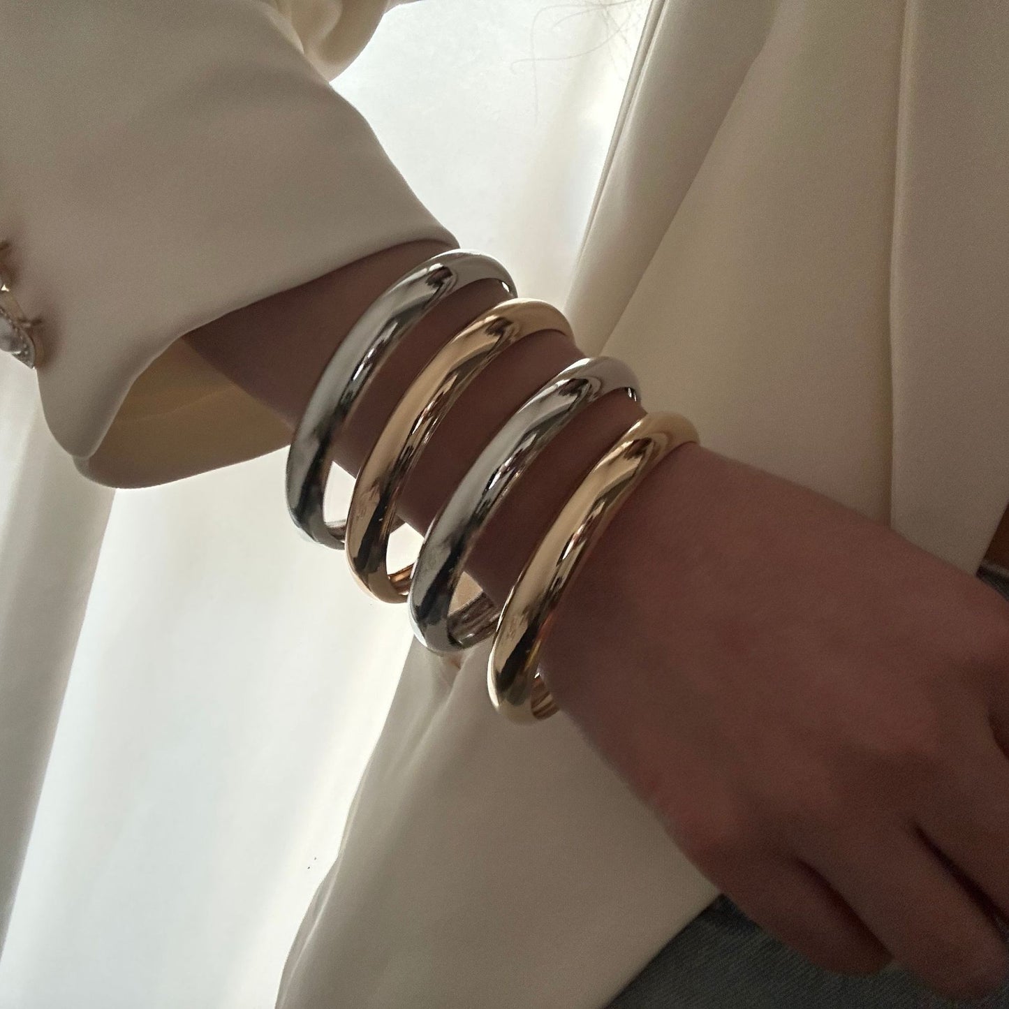 Bracciale curvo liscio minimalista geometrico in lega di zinco placcata