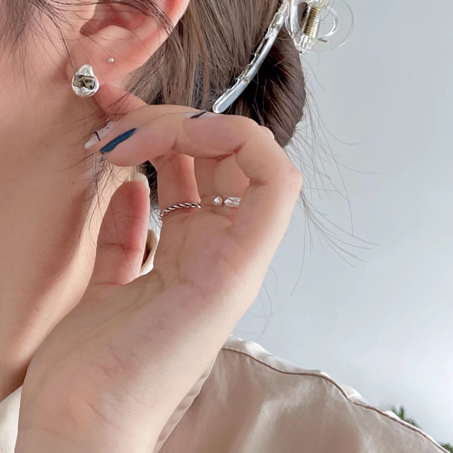 Minimalist Waterdrop-Shaped 925 Sterling Silver Stud Earrings with Pearl Inlay for Women