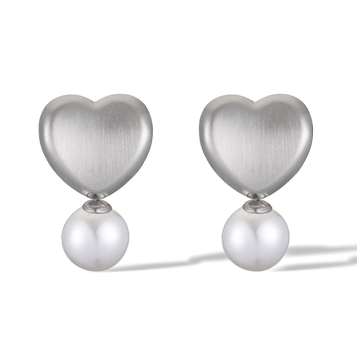 Orecchini a perno da donna minimalisti a forma di cuore in acciaio inossidabile placcato oro 18 carati con perle