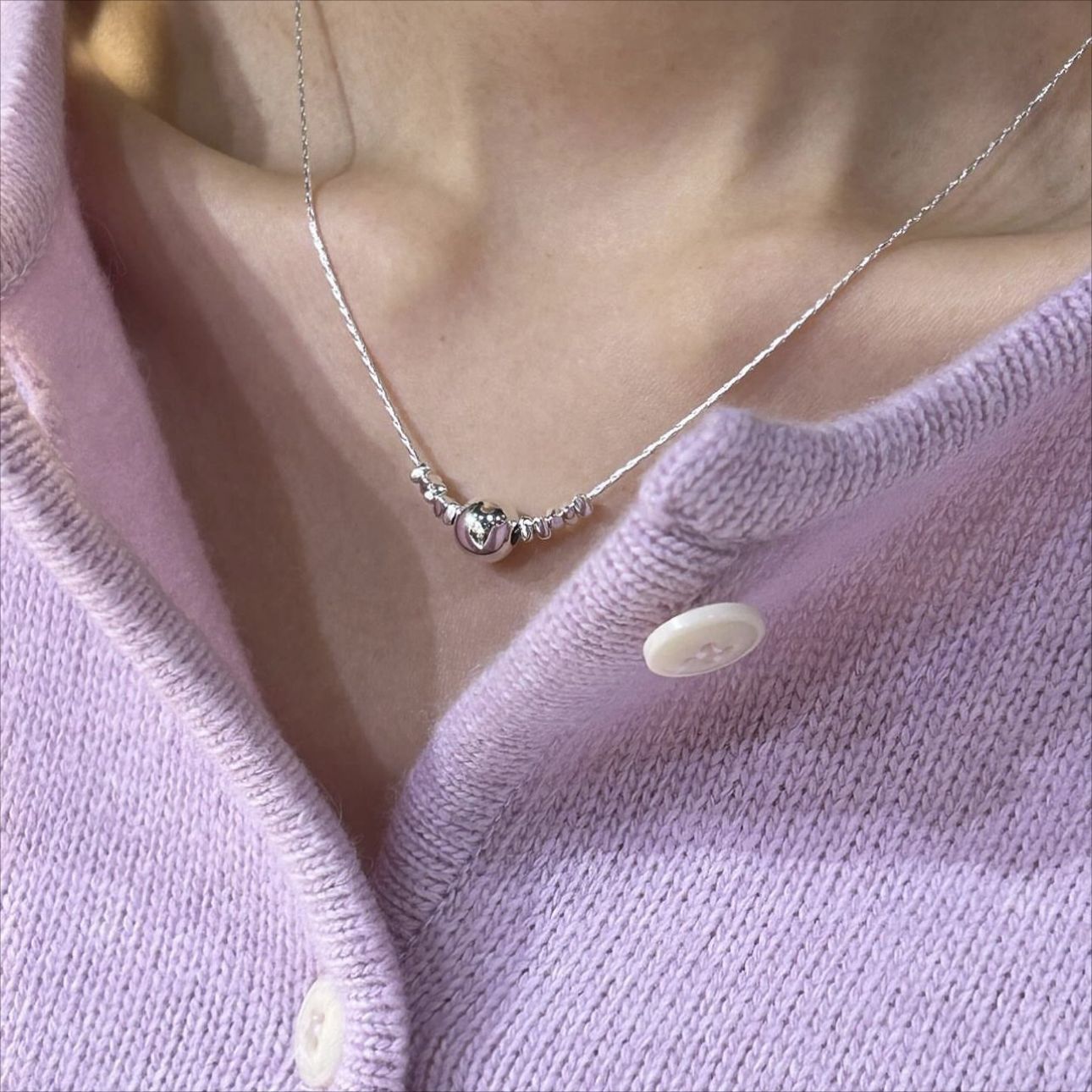 Collar de Plata de Ley 925 con Colgante de Círculo Geométrico Minimalista con Acabado Chapado en Cadena de Serpiente