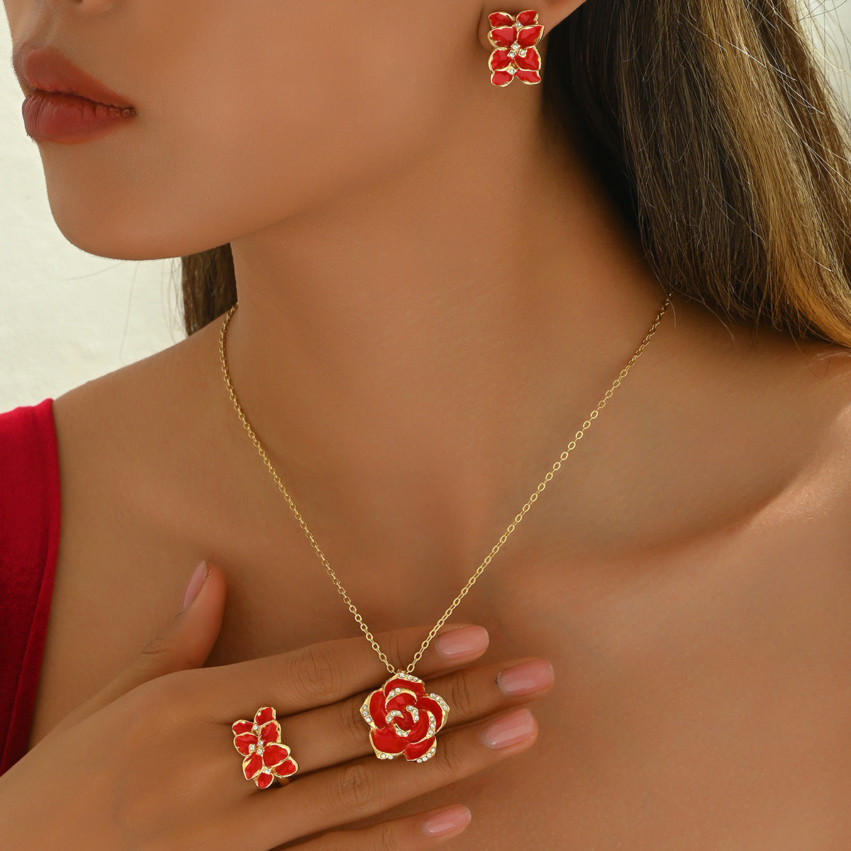 Set di collana con ciondolo a rosa floreale in stile OL alla moda con orecchini e bracciale abbinati in rame con finitura a olio