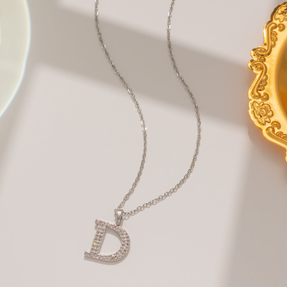 Collar minimalista con inicial "D" de titanio y acero con acabado chapado para mujer, Collar de clavícula con cadena tipo O