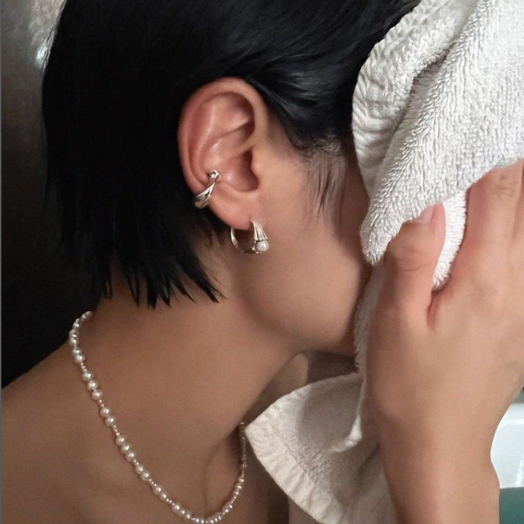 Orecchini Minimalisti con Perle e Forme Geometriche in Argento Sterling 925, dal Gusto Fresco e Delicato