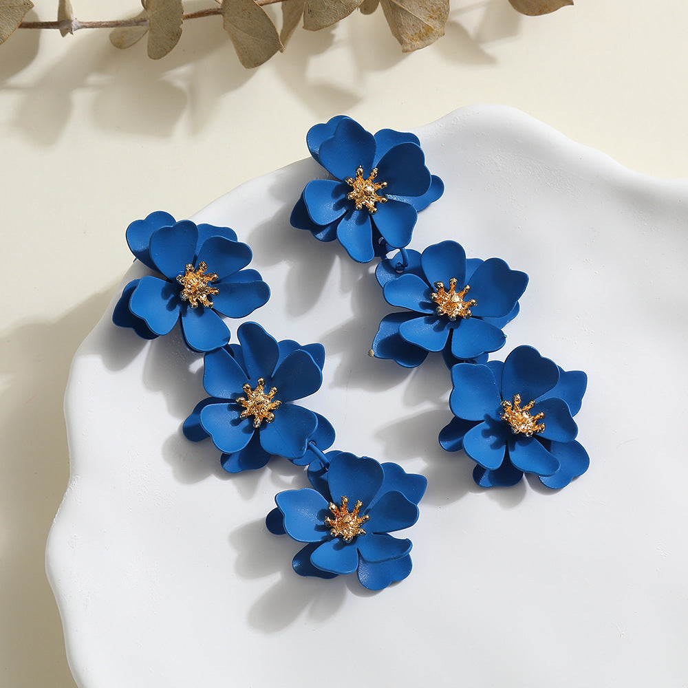 Pendientes Bohemios Florales para Mujer con Pétalos de Metal Pintados y Diseño de Camelia