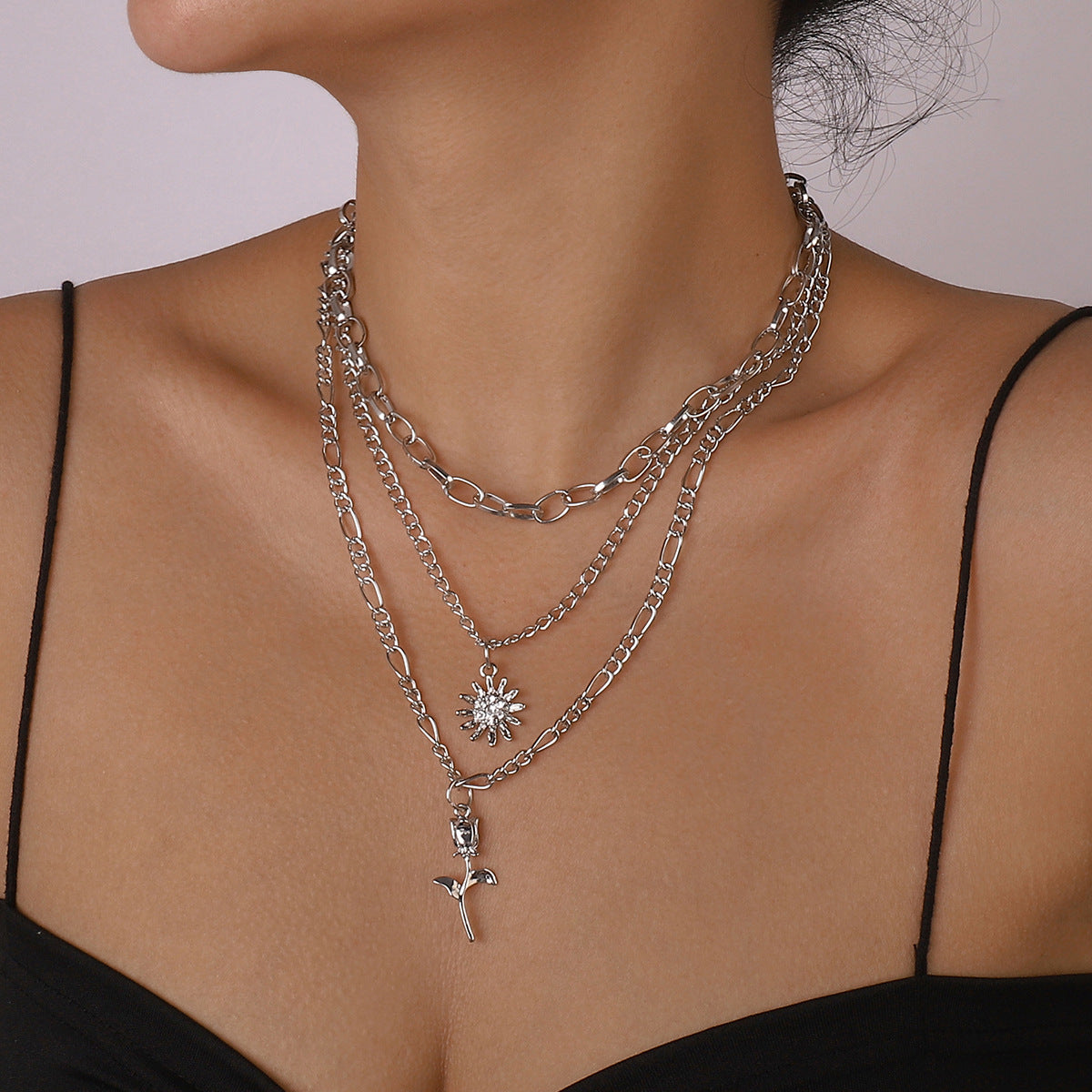 Dulce y Atrevido Collar con Colgante de Estrella Geométrica de Ocho Puntas con Corazón Esmaltado en Aleación con Incrustaciones de Pedrería en Cadena Estándar
