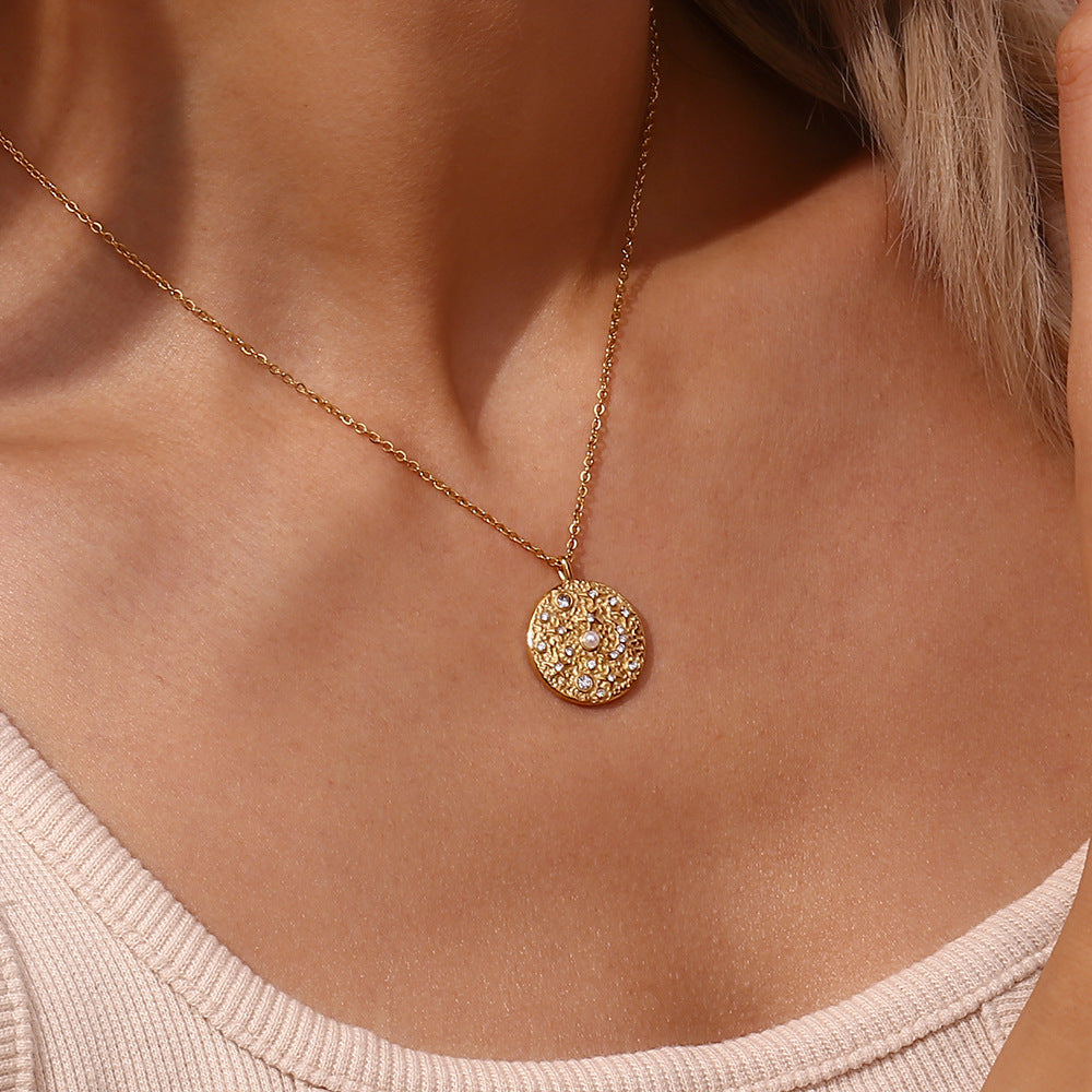Elegante Collar con Colgante de Estrella de Cuatro Puntas Geométrico de Acero Inoxidable con Acentos de Zirconia y Perla