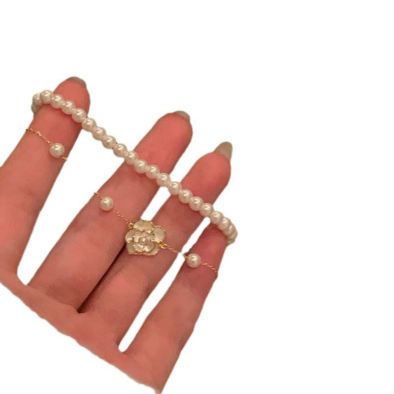 Elegante pulsera de perlas con diseño de doble capa y camelias para mujer, joyería floral hecha a mano de estilo lujoso