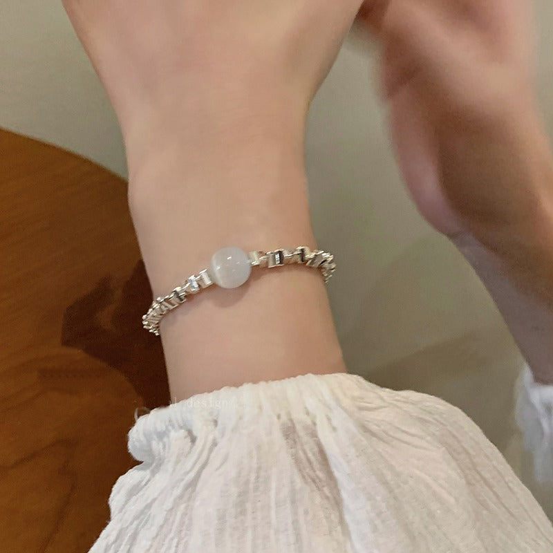 Collana con pendente geometrico minimalista da donna, catena a medaglione in lega con finitura galvanizzata e design irregolare