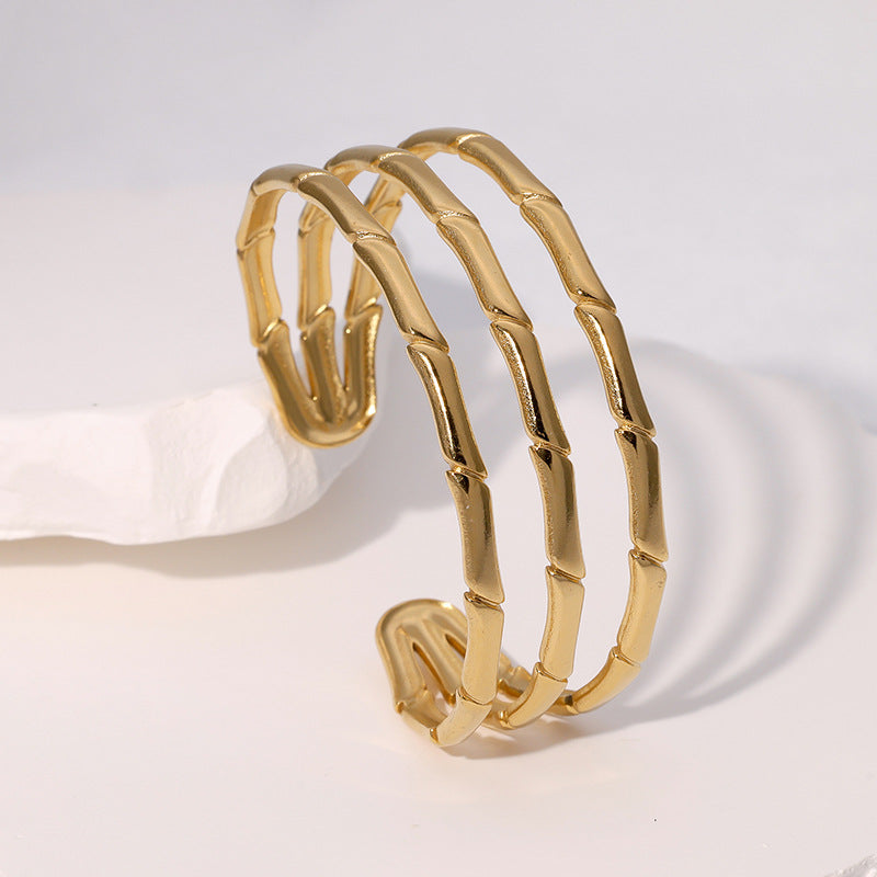 Bracciale minimalista a nodo di bambù in acciaio inossidabile placcato oro da donna con estetica fresca e delicata