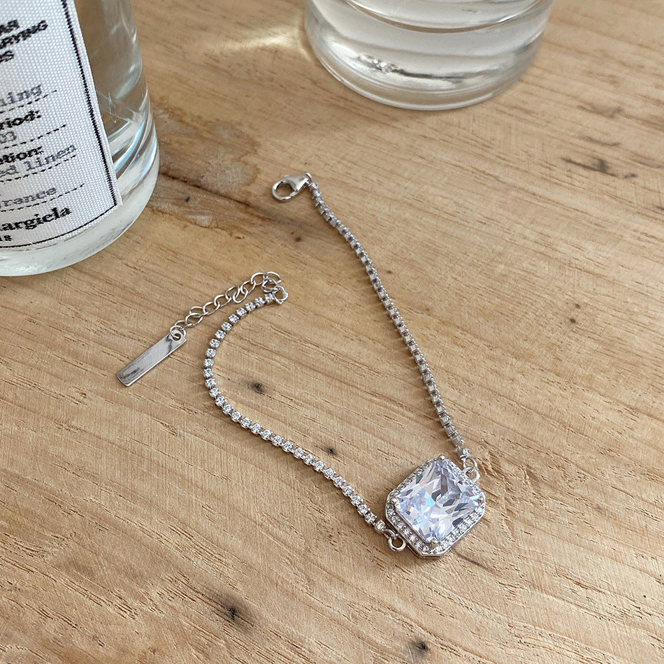 Pulsera de mujer minimalista de plata de ley 925 bañada en oro blanco con circonita cúbica en forma de estrella cuadrada