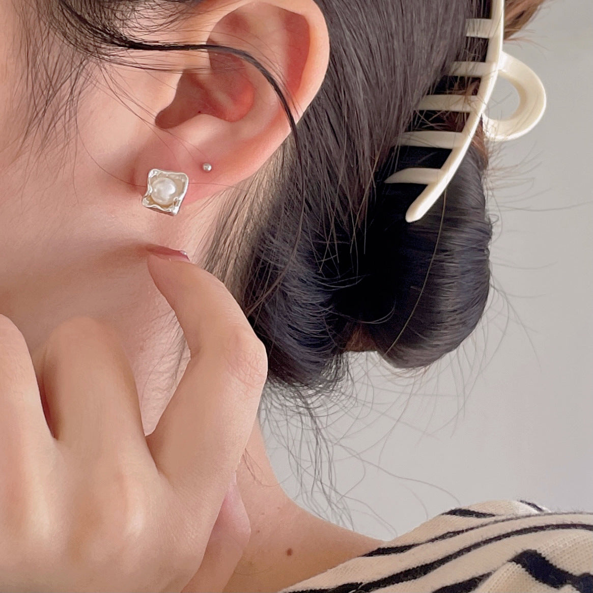 Pendientes Minimalistas de Perlas Geométricas Irregulares en Plata de Ley 925 con Baño de Oro para Mujer