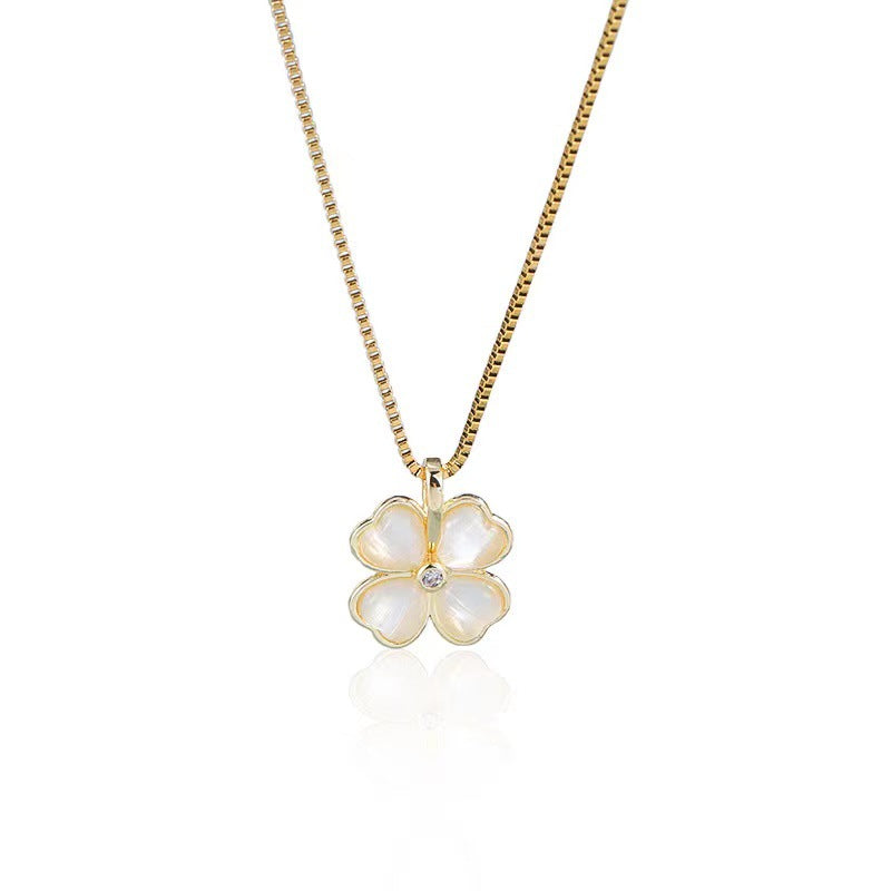 Collana pendente di lusso minimalista a quattro foglie in acciaio al titanio placcato oro da donna