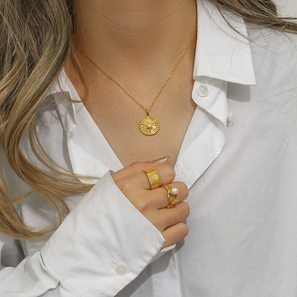 Fashionable Geometric Octagram Pendant Necklace for Women in Stainless Steel with 18K Gold Plating